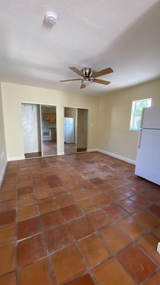 Building Photo - Small & Quaint Studio Tiny Home!! Fully Tiled with Carport!!