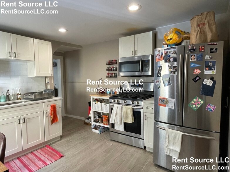 Building Photo - 73 Thorndike St