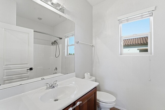 Building Photo - Beautiful 3-bedroom, 2-bathroom residence in the lively city of Mesa, Arizona!