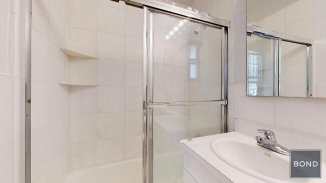 Building Photo - 146 W 79th St