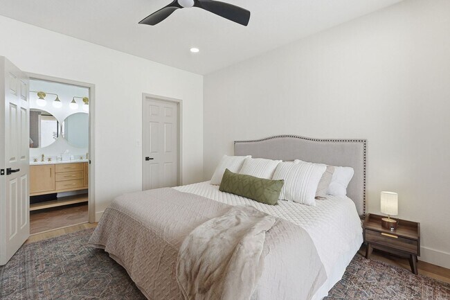 Building Photo - First-Floor 2-Bedroom Condo | The Racquet Club – Scottsdale