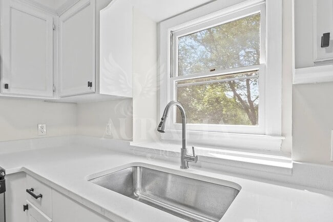 Building Photo - 623 Elmwood Ct