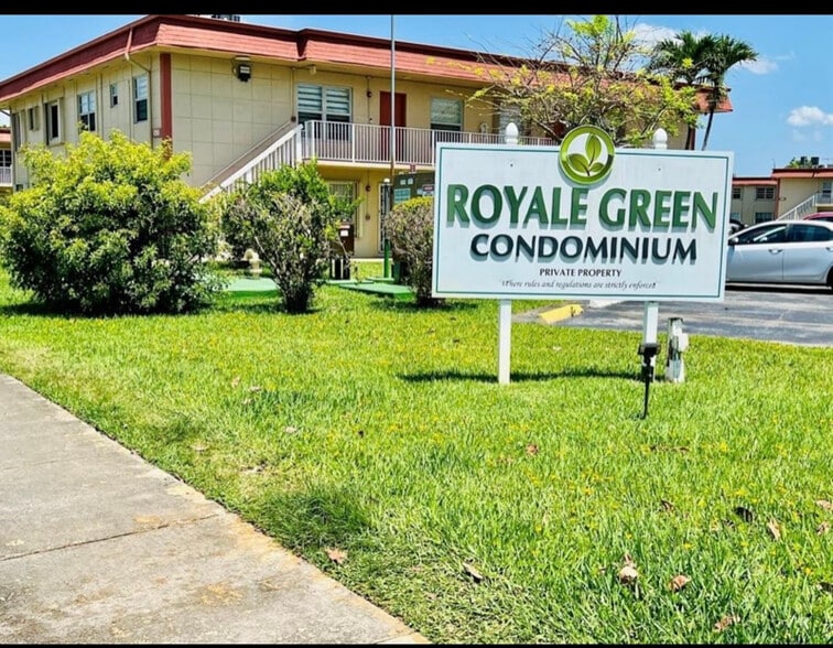 Building Photo - 12840 SW 43rd Dr