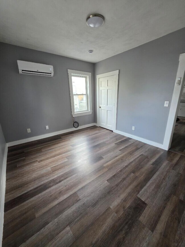 Building Photo - 161 4th St