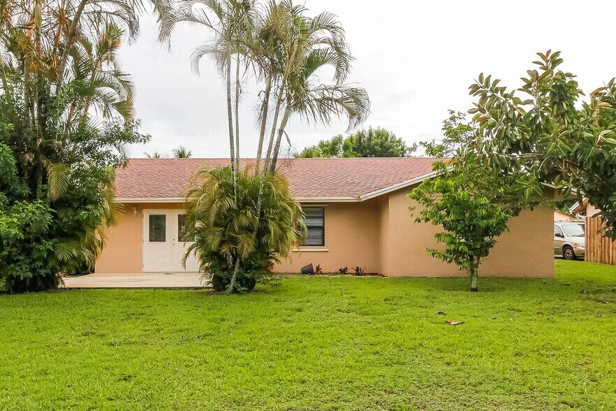 Building Photo - 246 Las Palmas St
