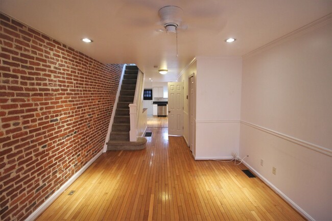 Building Photo - Gorgeous 2bd/1.5 ba Canton townhome. OSP, ...