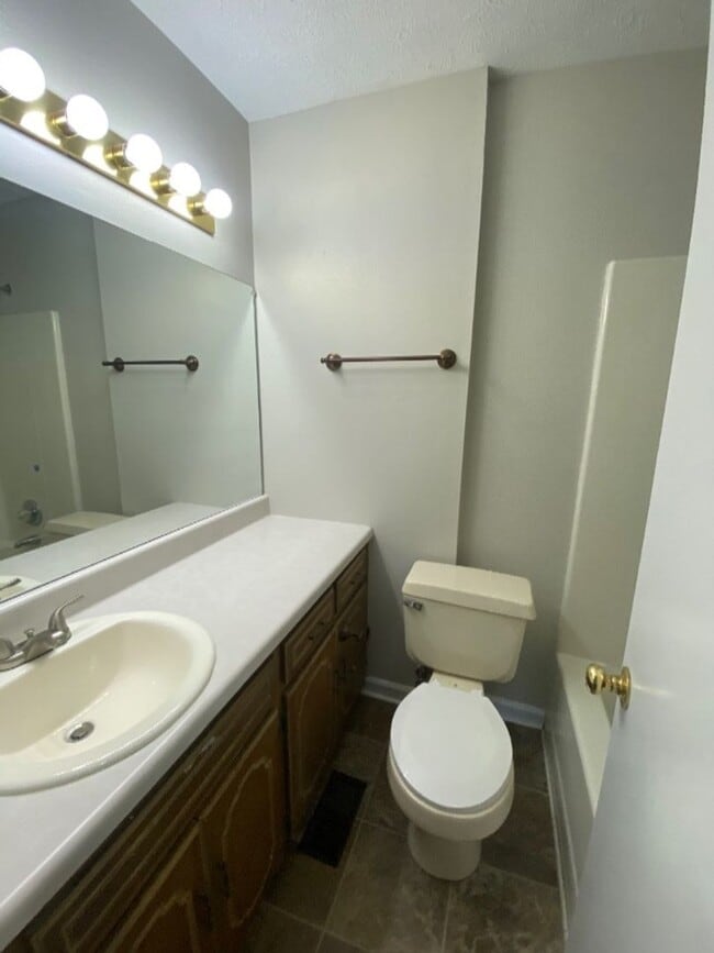Building Photo - 574 Angel Dr S