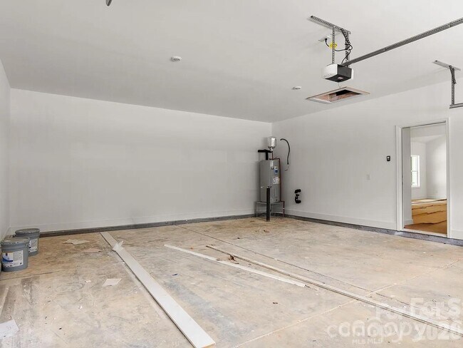 Building Photo - 812 Winding Brook Rd