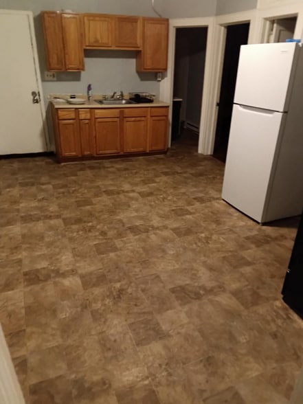 Building Photo - 54 Crown St