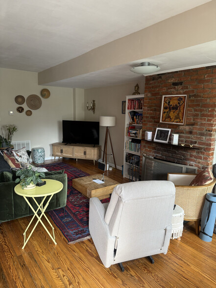 Primary Photo - 726 F St NE