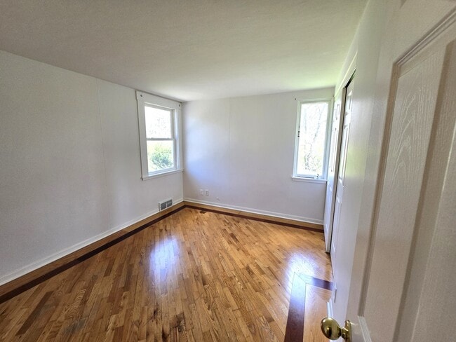 Building Photo - 1316 S Fleming Rd