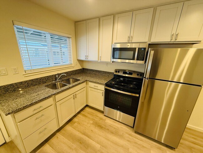 Building Photo - 950 Modesto Ave