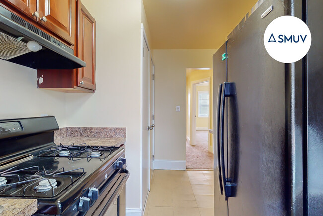 Building Photo - Updated 2 bedroom in Bel-Air Edison w/laun...