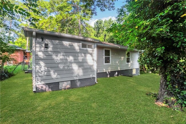 Building Photo - 2466 Old Hapeville Rd SW