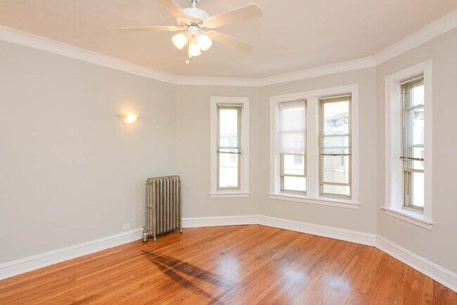 Building Photo - 4227 N Paulina St