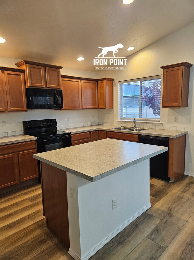 Building Photo - Move-in Ready Home w/new paint & flooring throughout, 2 car garage.