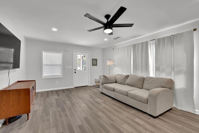 Building Photo - 280 Stone Mountain St