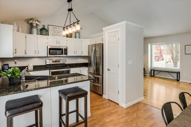 Building Photo - Beautifully updated 4Bd/3Ba Arvada Home