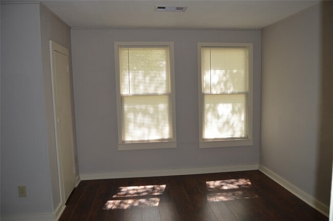 Building Photo - 110 Cedar St