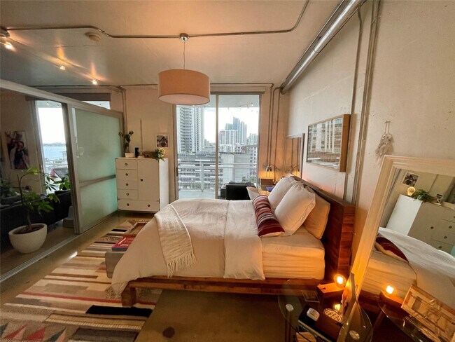 Building Photo - 444 N E St