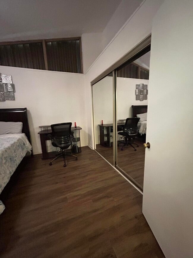 Building Photo - 1593 Hawthorne Pl