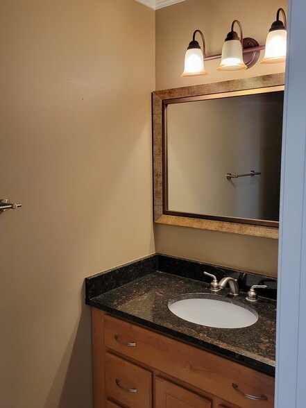 Building Photo - 2116 Rugen Rd