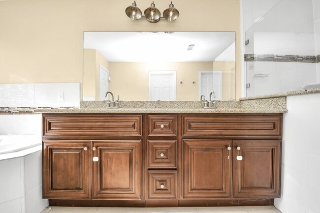 Building Photo - 5618 Painted Trail Dr