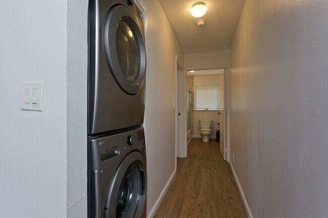 Building Photo - Available Now, Hokulani in Kailua, 1 Bedroom 1 Bath
