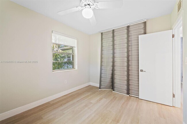 Building Photo - 7865 SW 57th Ave