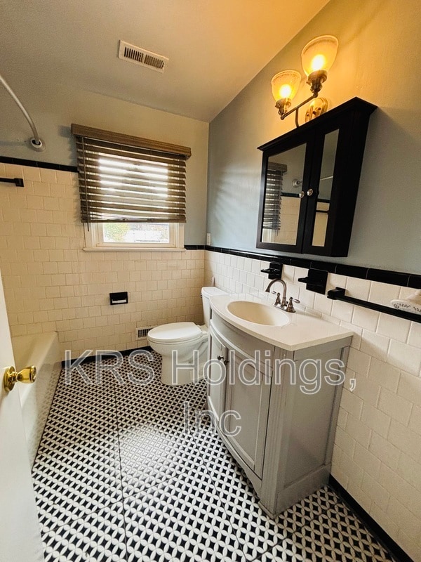 Building Photo - 1905 Perrel St