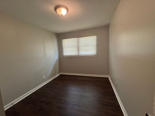 Building Photo - 8602 Gwin Dr