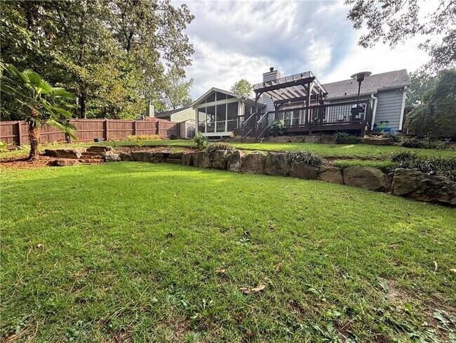 Building Photo - 523 Bluff Ct