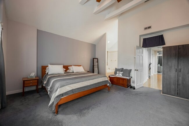 Building Photo - 1723 N Wood St