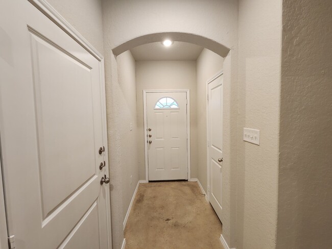 Building Photo - Move In Special - $200 Off 1st Months Rent...