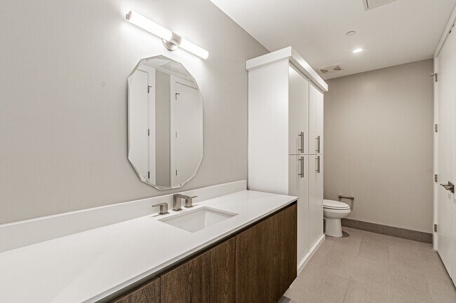 Building Photo - LUX 1BD, 1.5BA Lakehouse Condo with Balcony