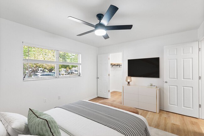 Building Photo - ONE BEDROOM APARTMENT AVAILABLE!