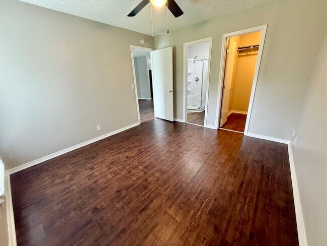 Building Photo - WOW! 2 Bedroom 2 Bath in Hermitage with Deck & Great Back Yard - Available June 1!