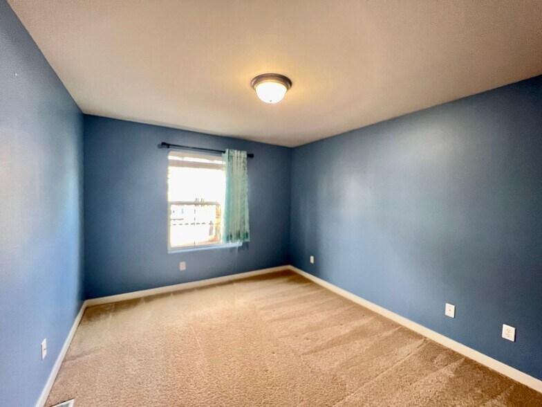 Building Photo - 4 Bedroom In Woodridge