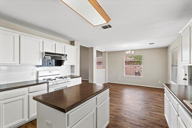 Building Photo - 1612 Rossport Bend