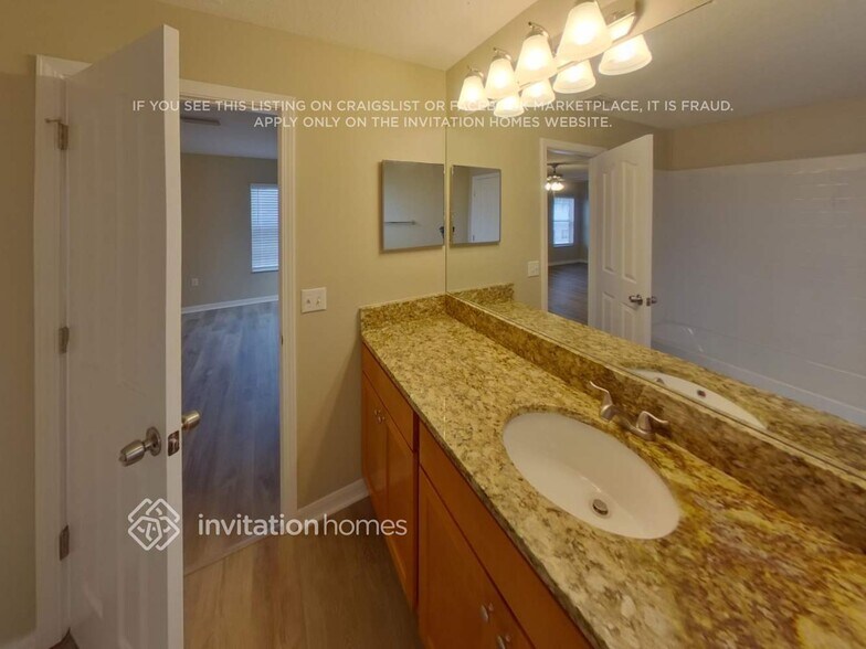 Building Photo - 10711 Bamboo Rod Cir