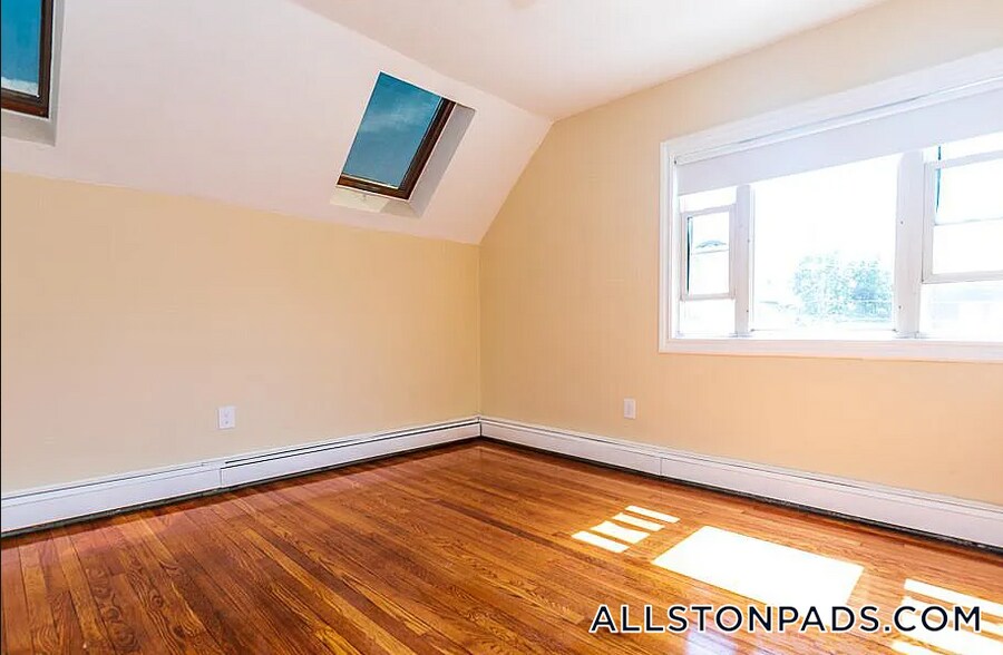 Building Photo - 36 Pratt St