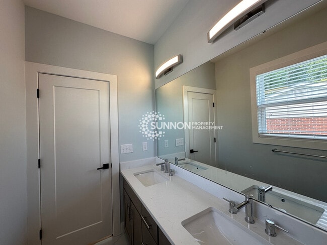 Building Photo - Gorgeous Updated 4 Bedroom Ranch Home