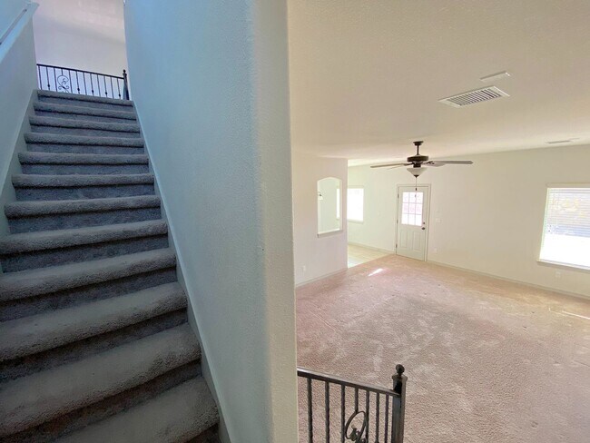 Building Photo - East El Paso 4 bed Refirg A/C