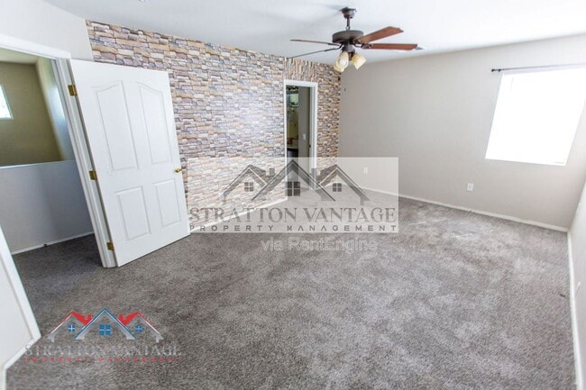 Building Photo - 2185 N Mosley Dr