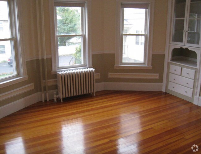 Building Photo - 18 Bigelow St