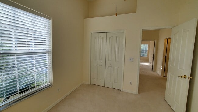 Building Photo - 3013 Pointeview Dr