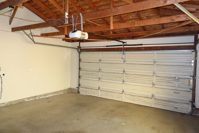 Building Photo - 379 Windward Way