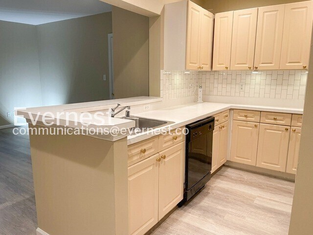 Building Photo - 20283 Beechwood Terrace
