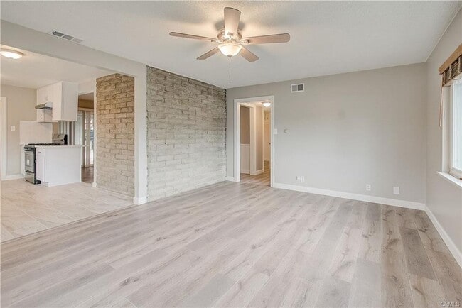 Building Photo - 1242 E Everett Pl