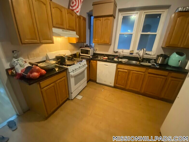 Building Photo - 1460 Tremont St